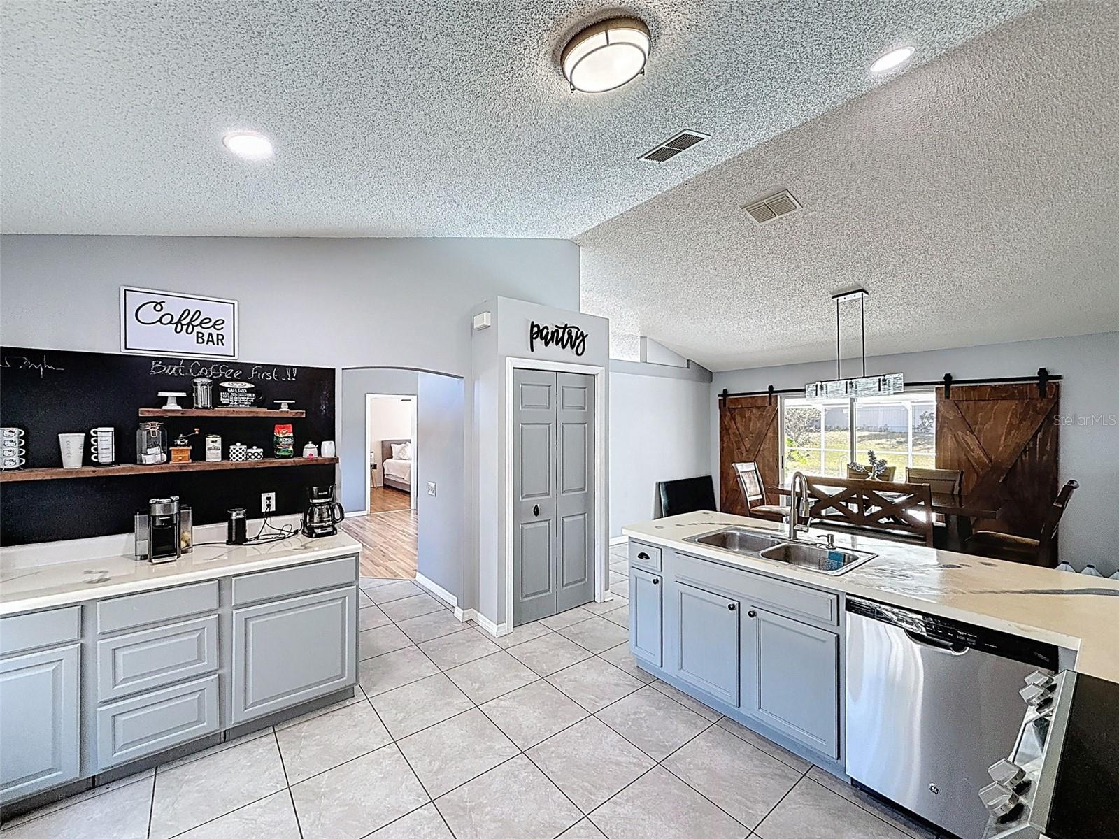 Listing photo id 30 for 12552 Corrine Avenue