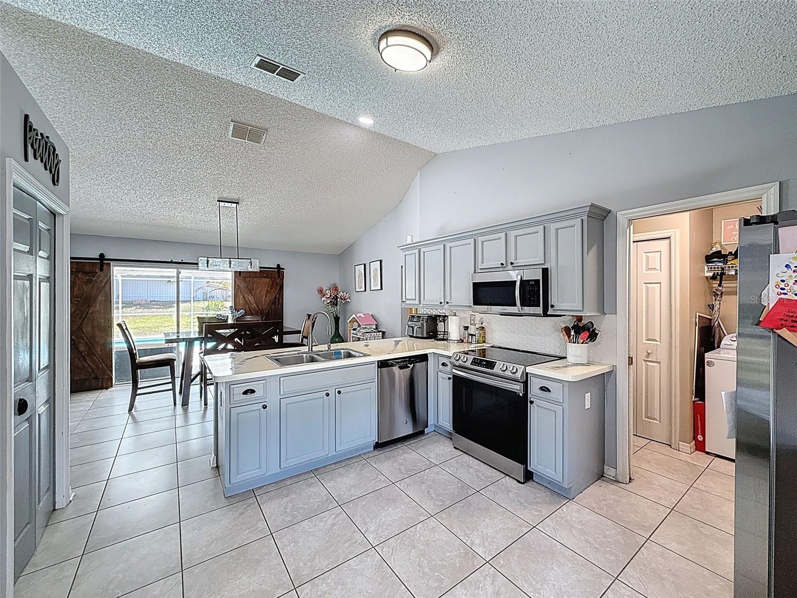 Listing photo id 32 for 12552 Corrine Avenue