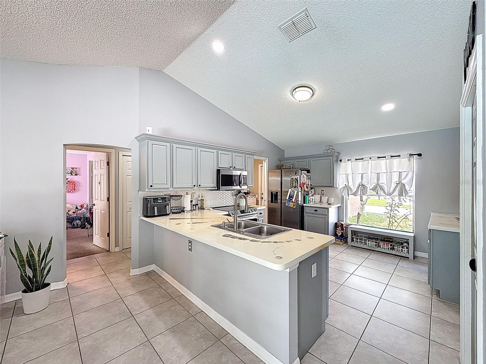 Listing photo id 34 for 12552 Corrine Avenue