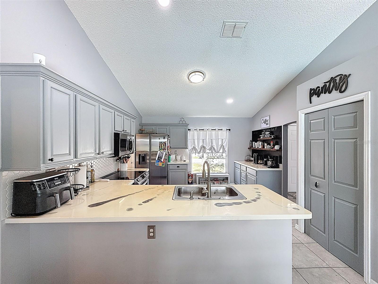 Listing photo id 35 for 12552 Corrine Avenue