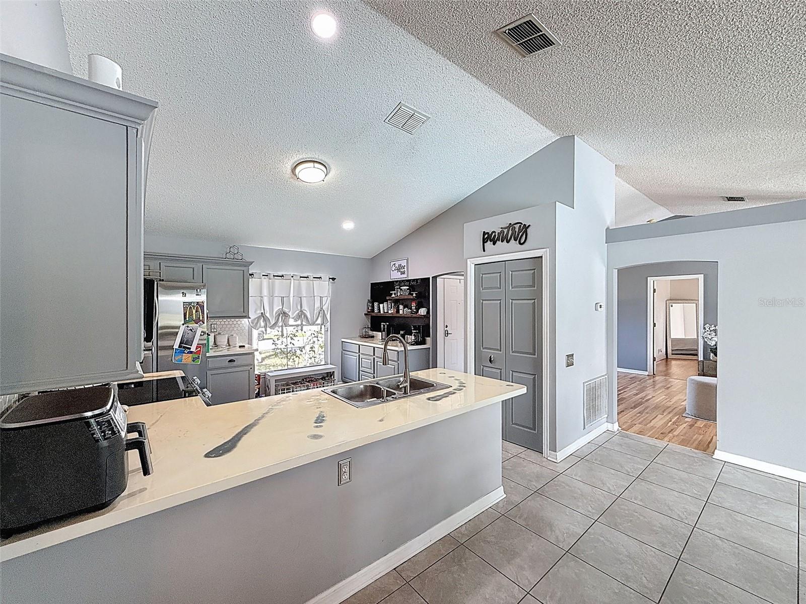 Listing photo id 36 for 12552 Corrine Avenue