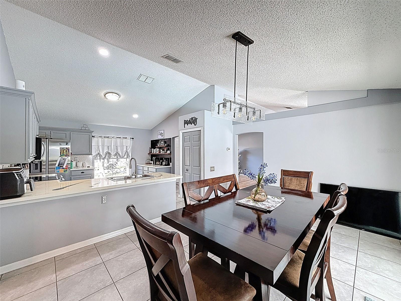 Listing photo id 39 for 12552 Corrine Avenue