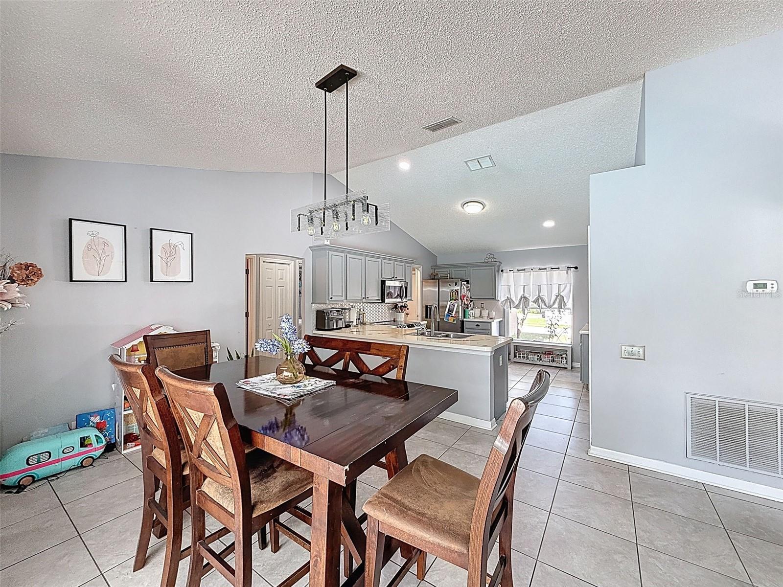 Listing photo id 40 for 12552 Corrine Avenue