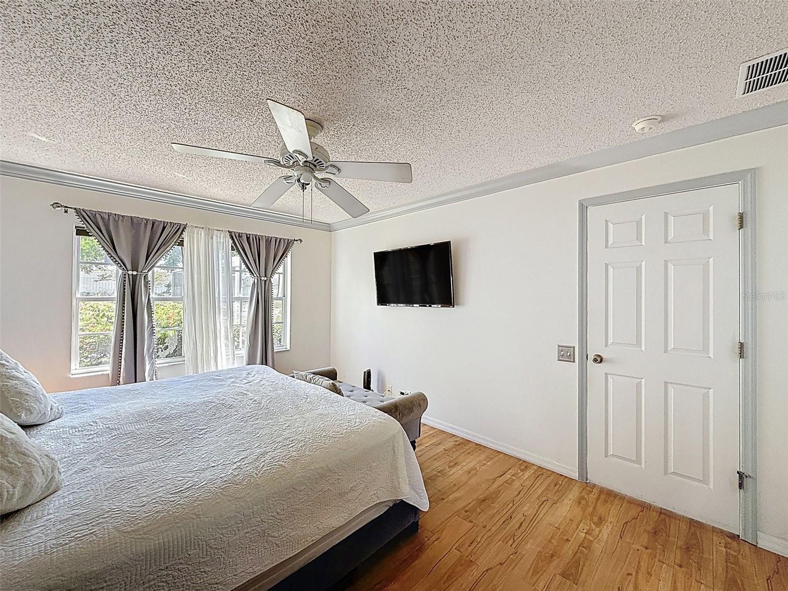 Listing photo id 43 for 12552 Corrine Avenue