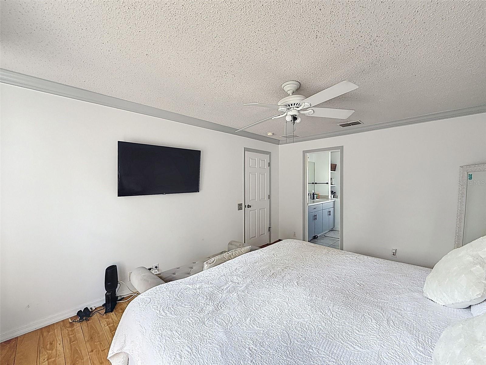 Listing photo id 47 for 12552 Corrine Avenue