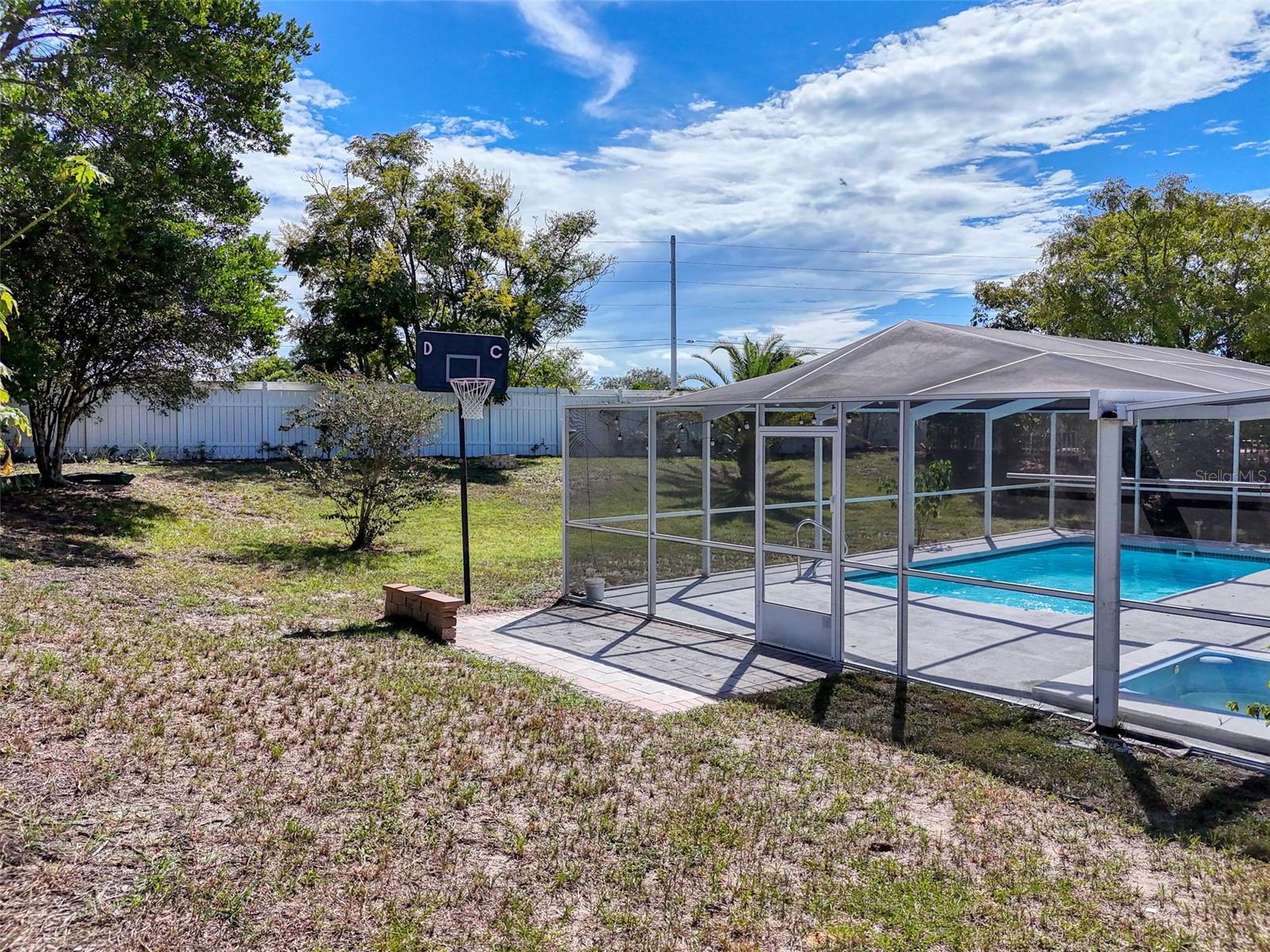 Listing photo id 79 for 12552 Corrine Avenue