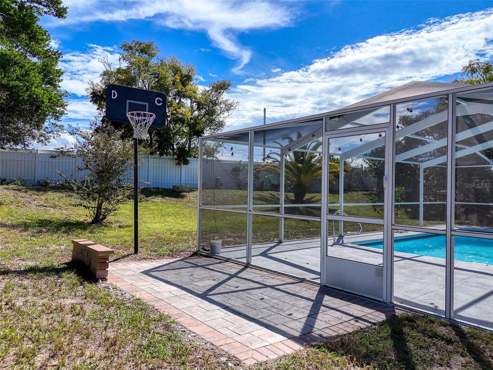 Listing photo id 80 for 12552 Corrine Avenue