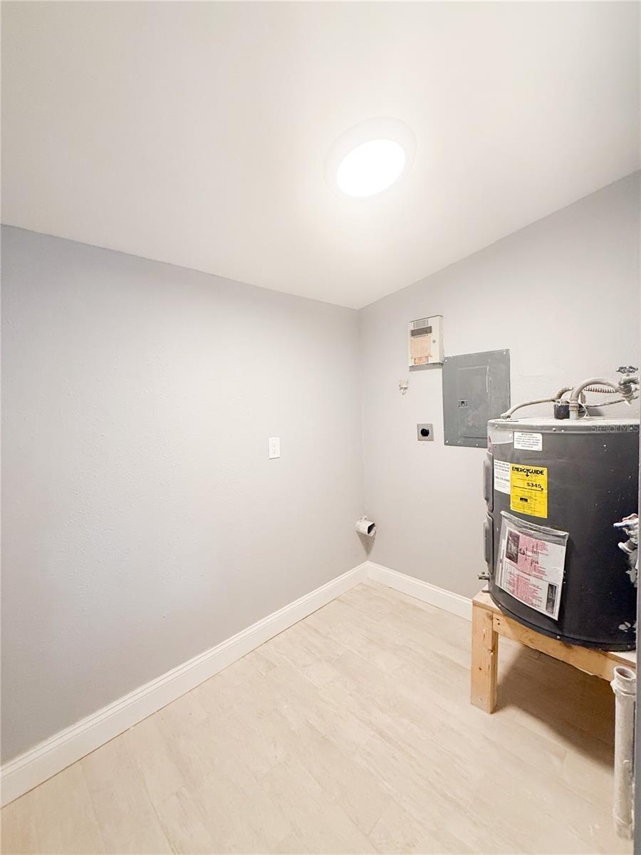 Image 19 of 29 For 14000 Miramar Avenue