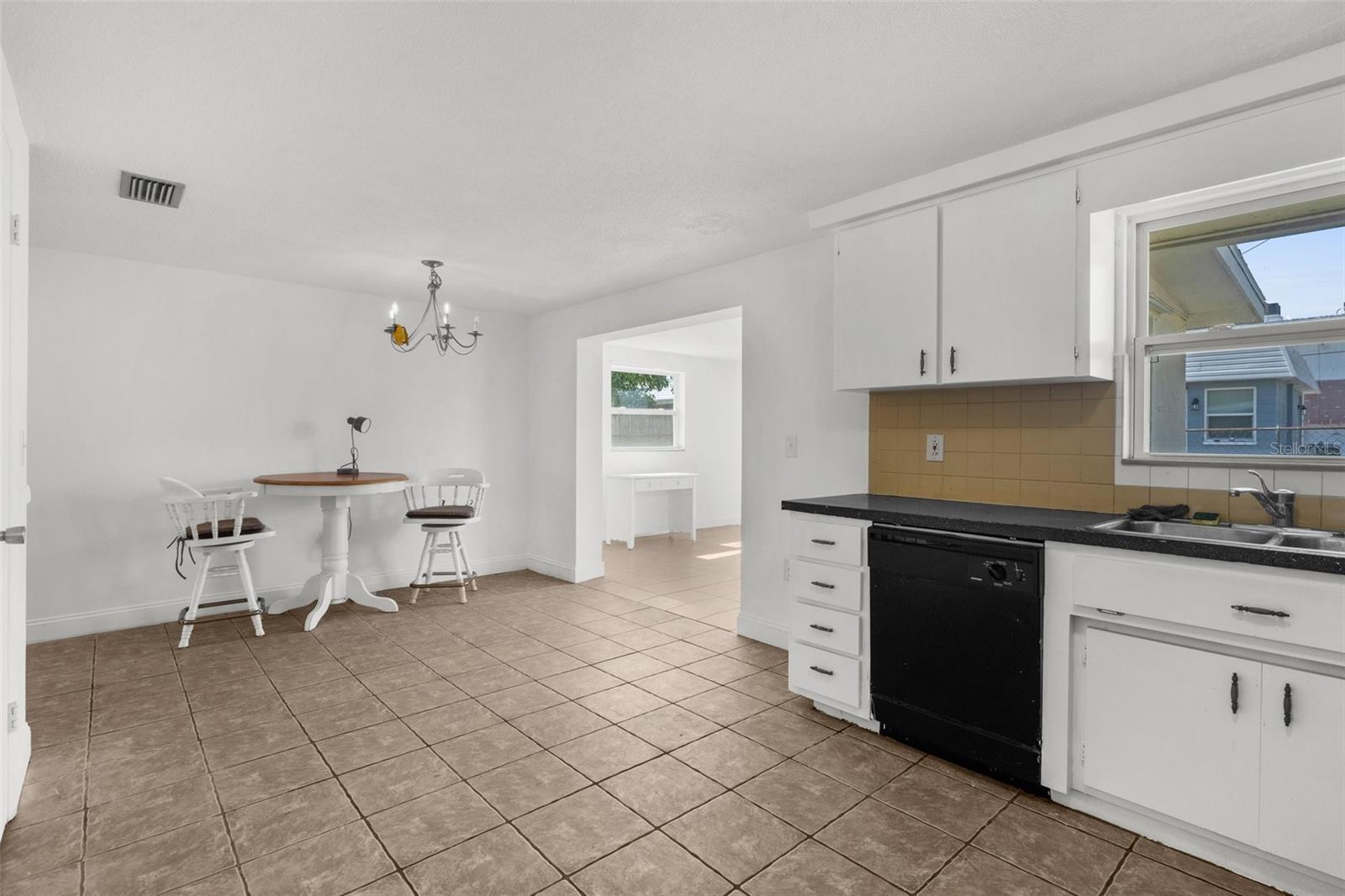 Image 22 of 27 For 5330 Poinsettia Drive