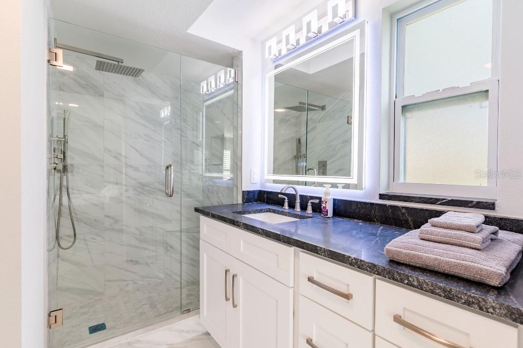 Image 23 of 40 For 1050 Rafael Boulevard Ne 2