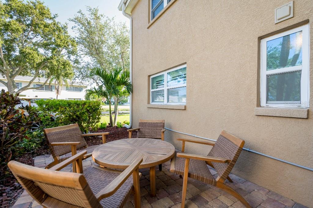 Image 32 of 40 For 1050 Rafael Boulevard Ne 2