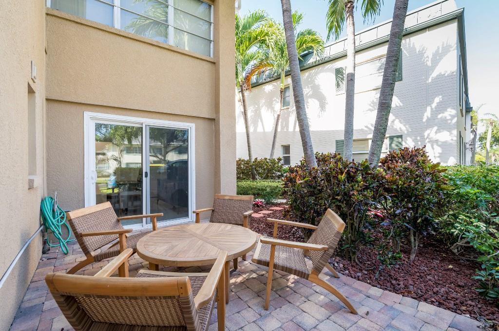 Image 35 of 40 For 1050 Rafael Boulevard Ne 2