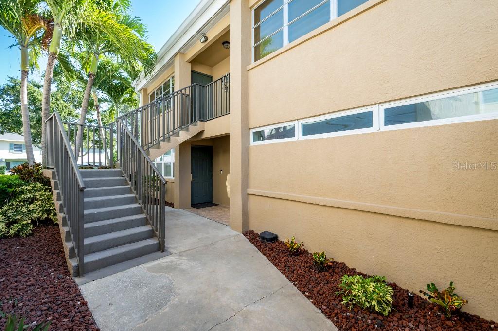 Image 37 of 40 For 1050 Rafael Boulevard Ne 2