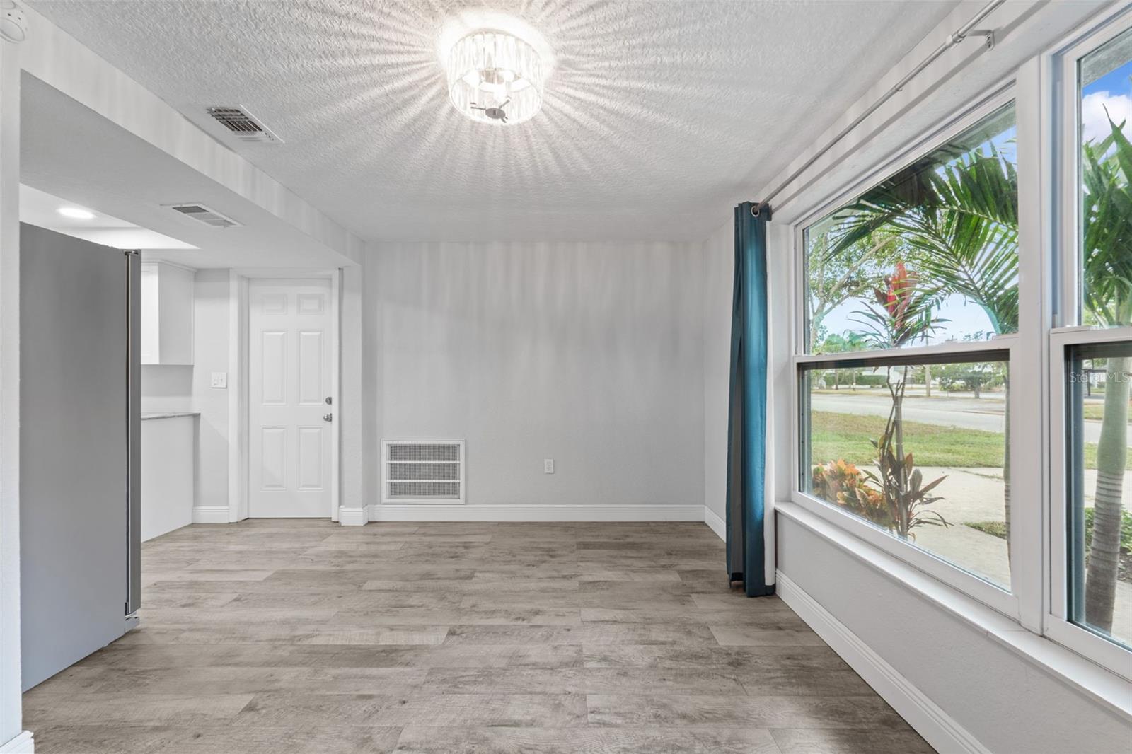 Image 11 of 62 For 4238 Glissade Drive