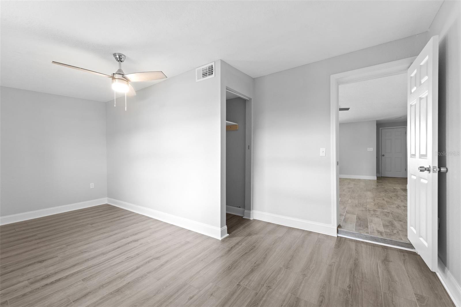 Image 32 of 62 For 4238 Glissade Drive