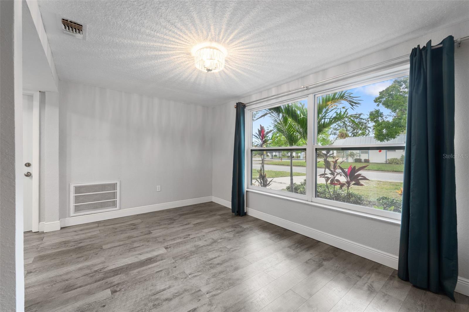 Image 4 of 62 For 4238 Glissade Drive