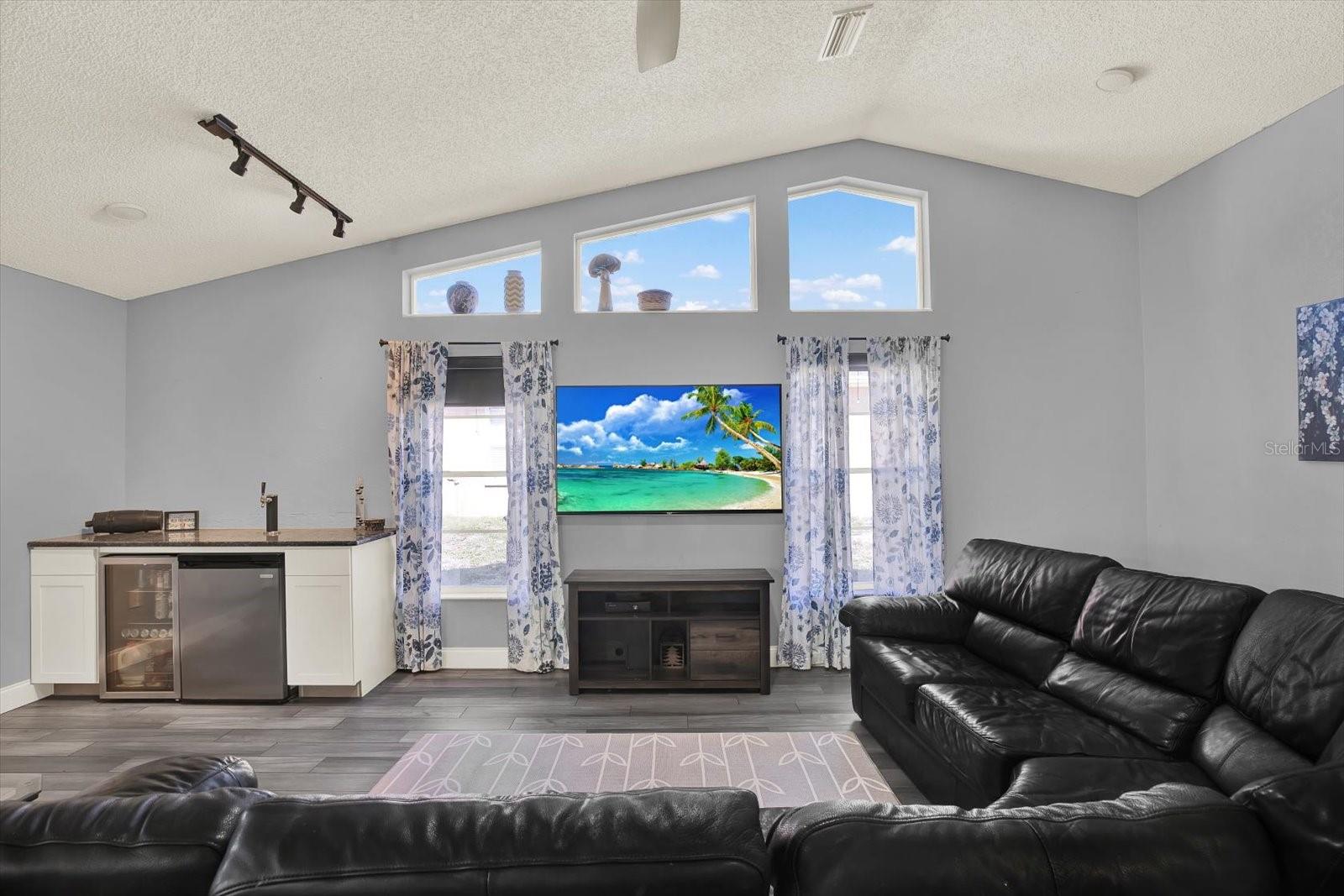 Image 8 of 30 For 2169 Arrow Avenue