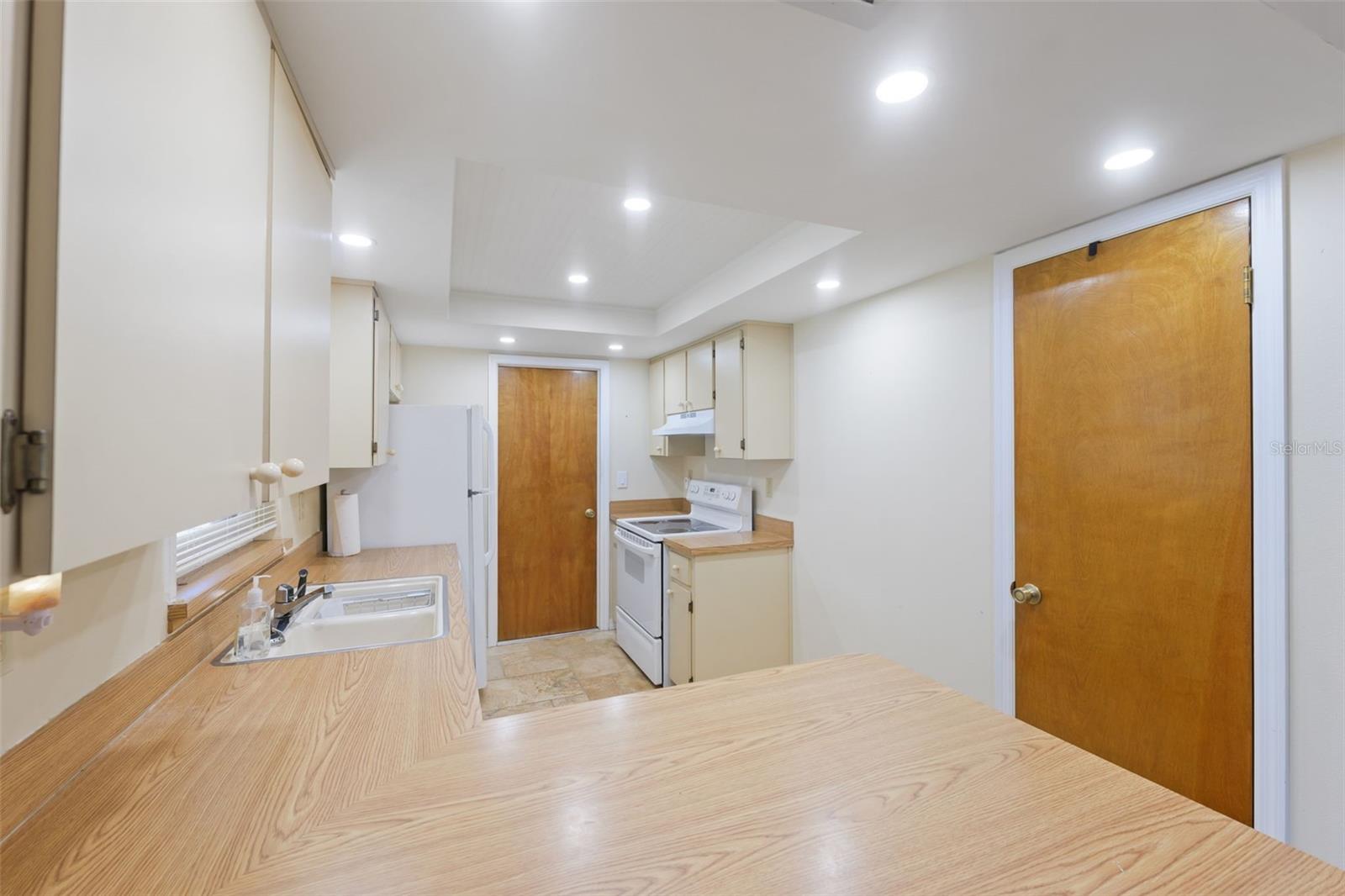 Image 13 of 37 For 12056 Cradock Street