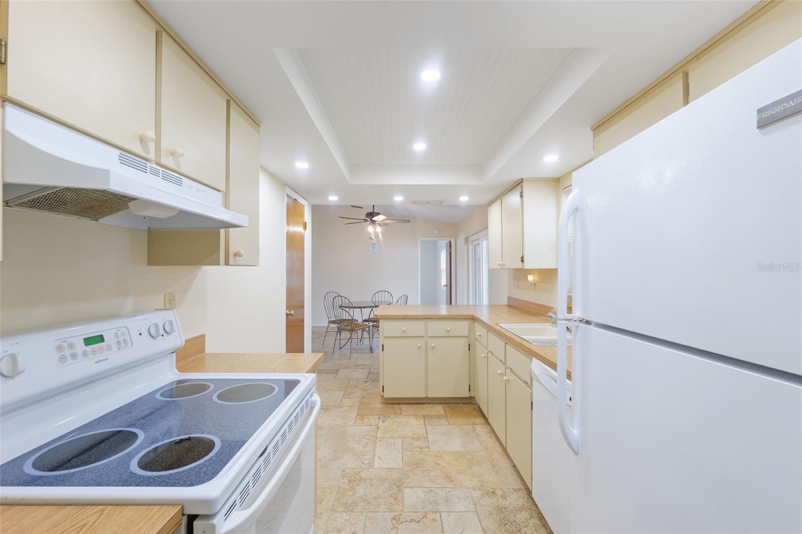 Image 15 of 37 For 12056 Cradock Street