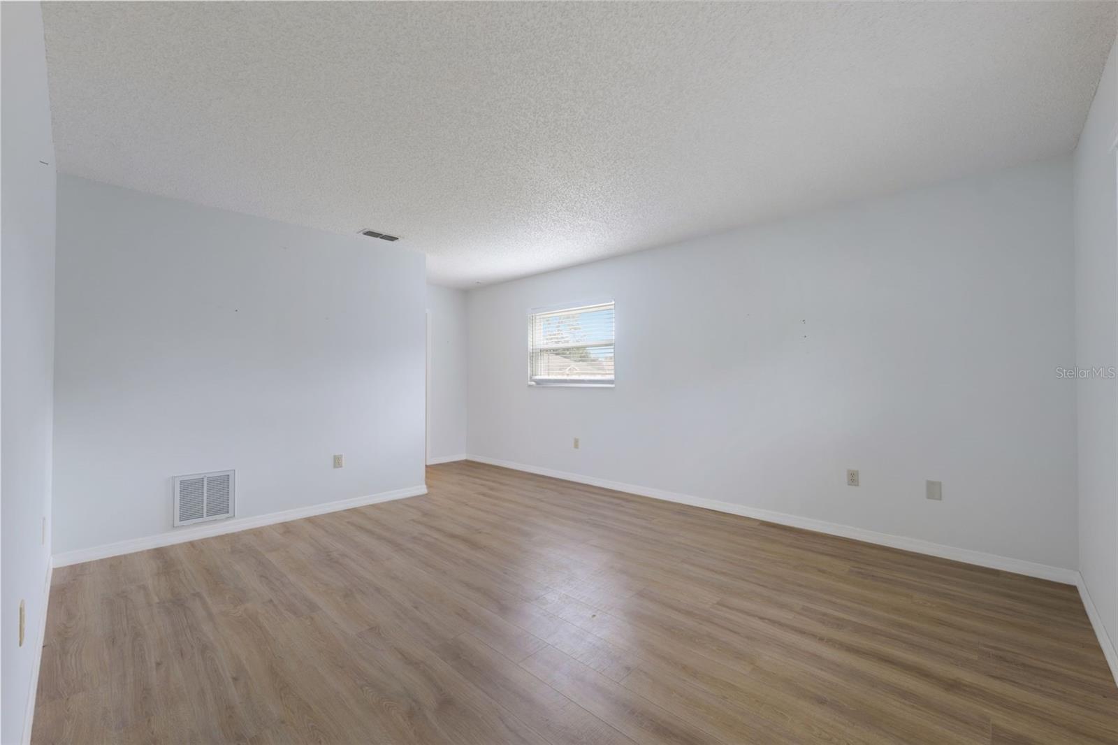 Image 16 of 37 For 12056 Cradock Street