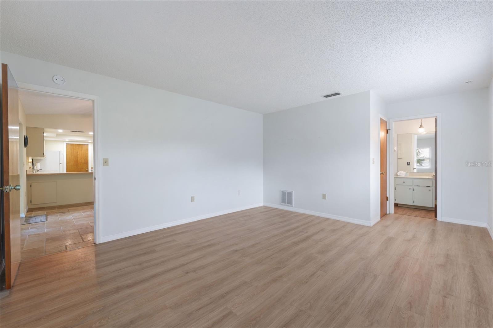 Image 17 of 37 For 12056 Cradock Street