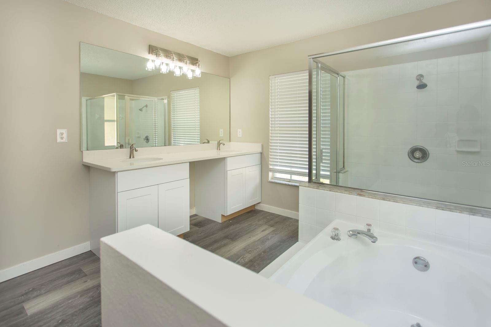 Listing photo id 18 for 5635 Matheson Drive