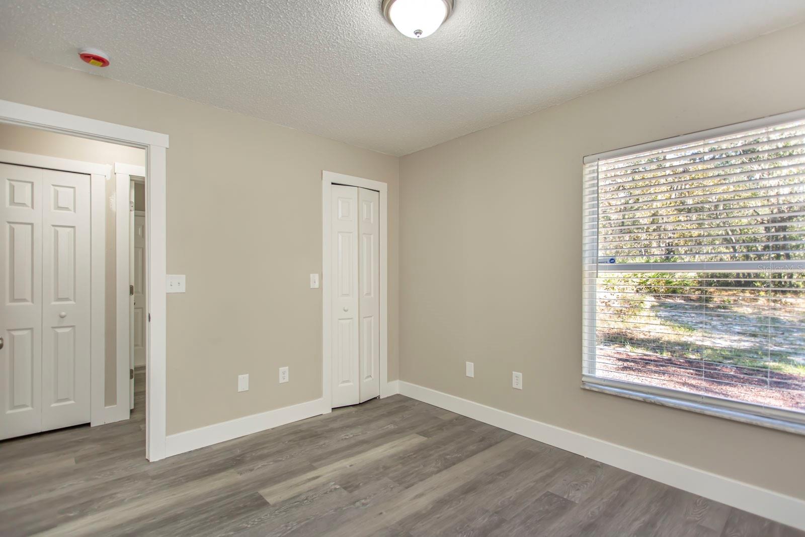 Listing photo id 19 for 5635 Matheson Drive