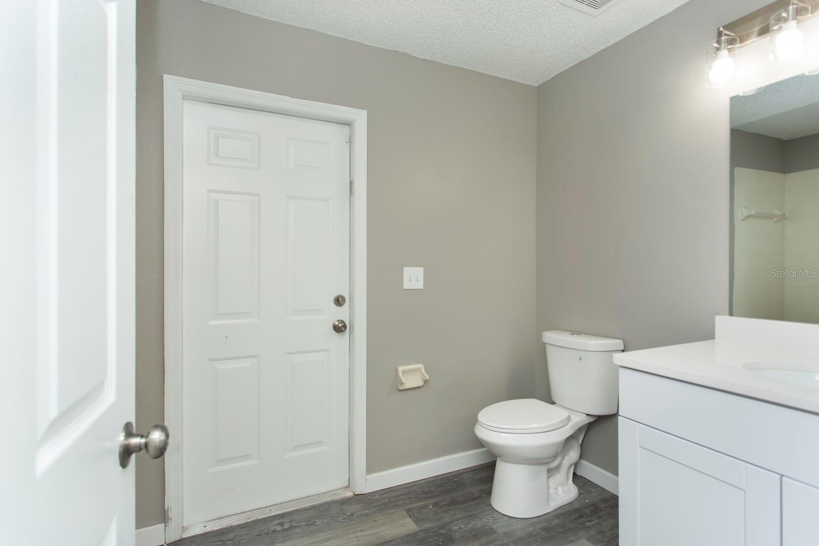 Listing photo id 20 for 5635 Matheson Drive