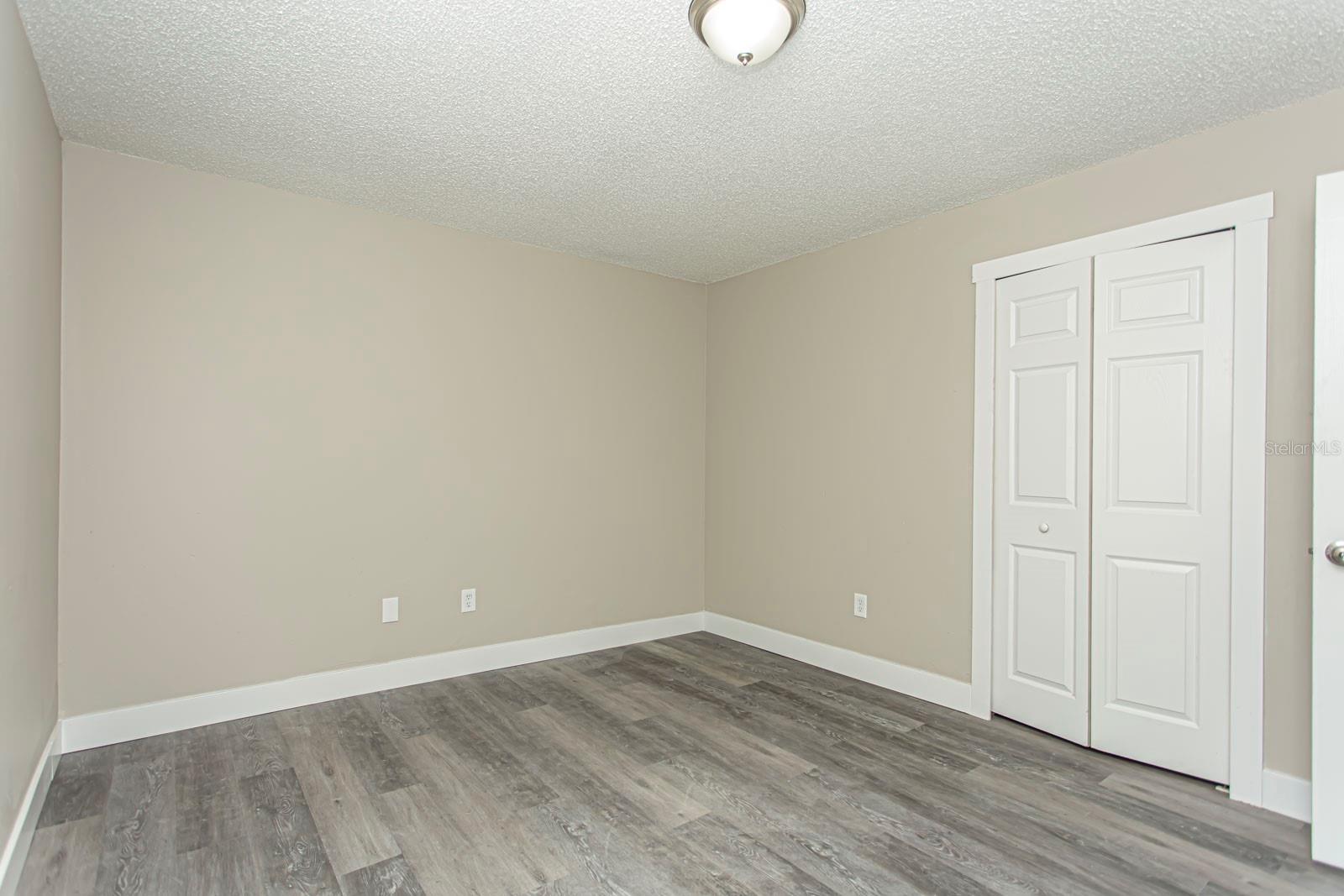 Listing photo id 22 for 5635 Matheson Drive