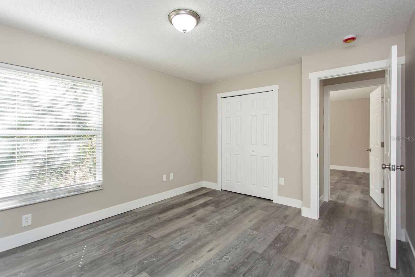 Listing photo id 24 for 5635 Matheson Drive