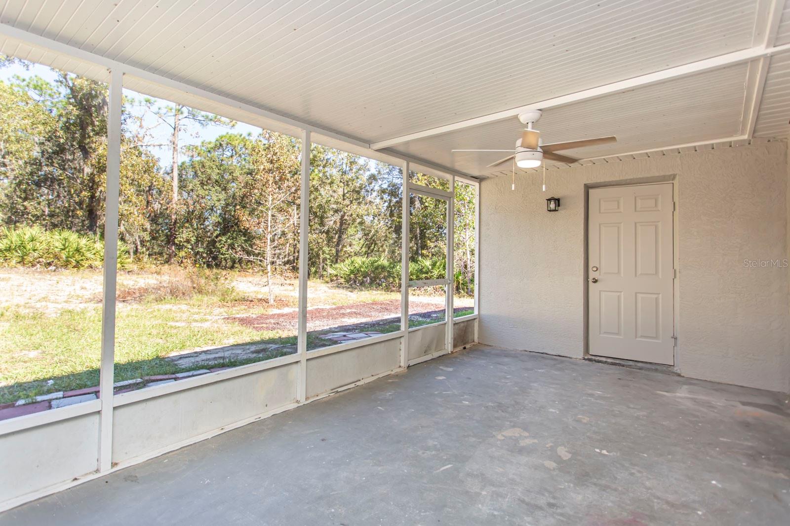 Listing photo id 27 for 5635 Matheson Drive