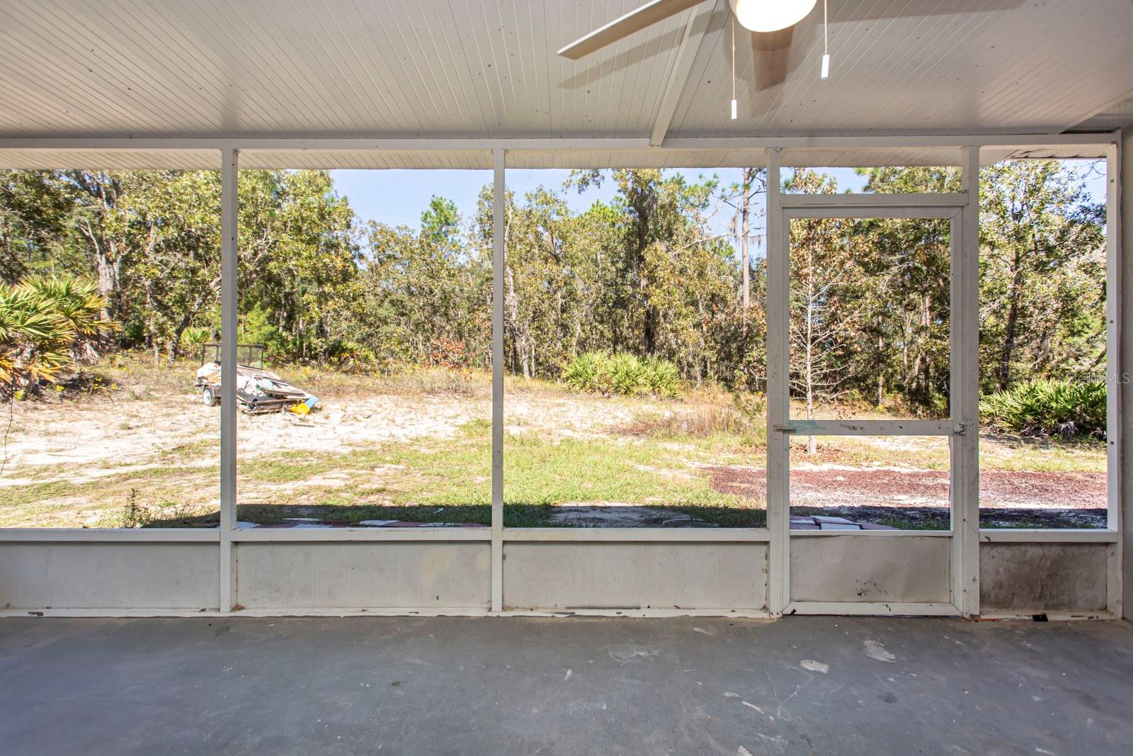 Listing photo id 28 for 5635 Matheson Drive