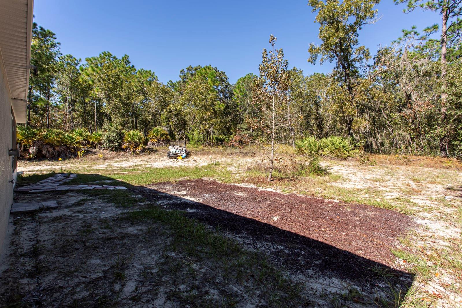 Listing photo id 29 for 5635 Matheson Drive