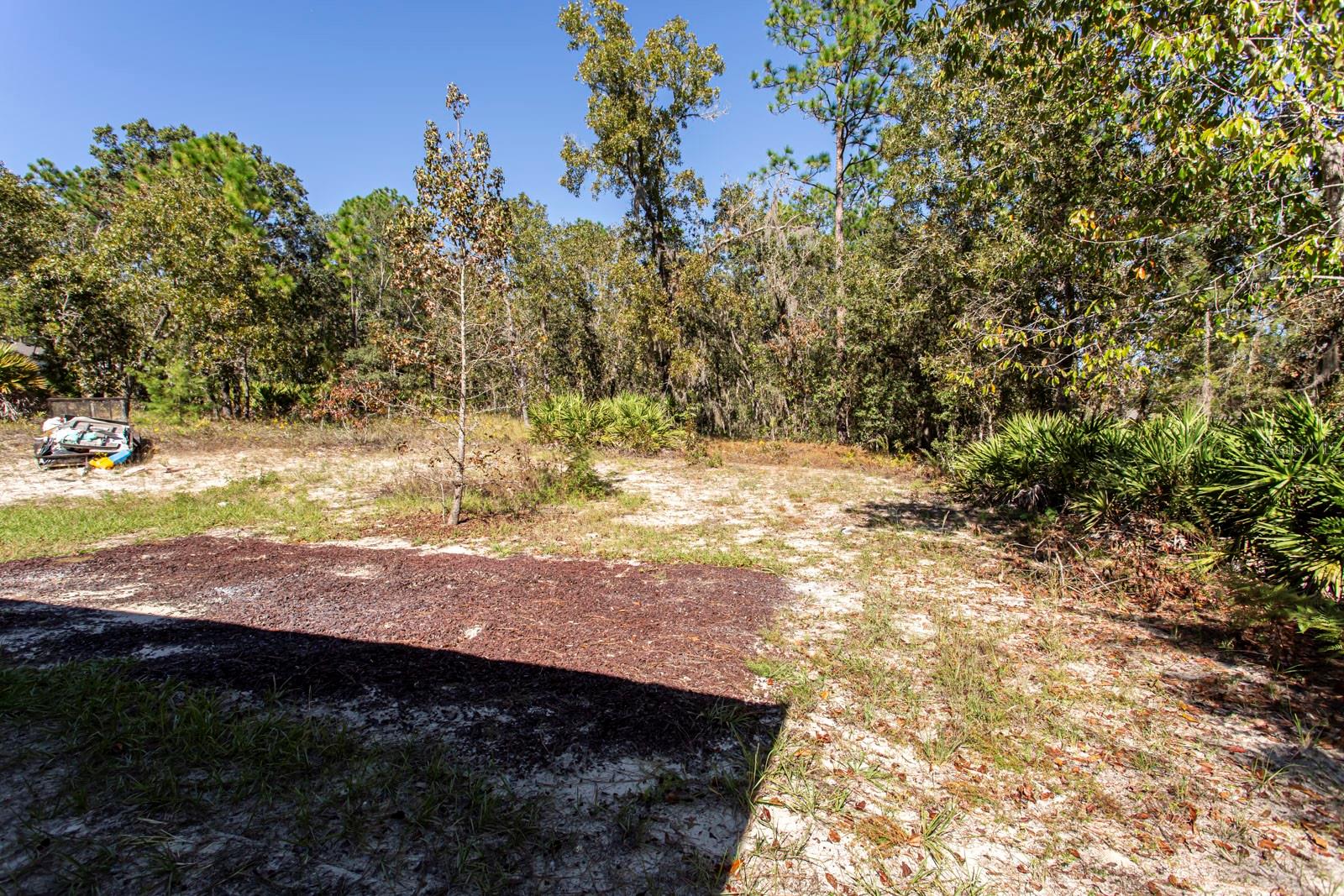 Listing photo id 30 for 5635 Matheson Drive