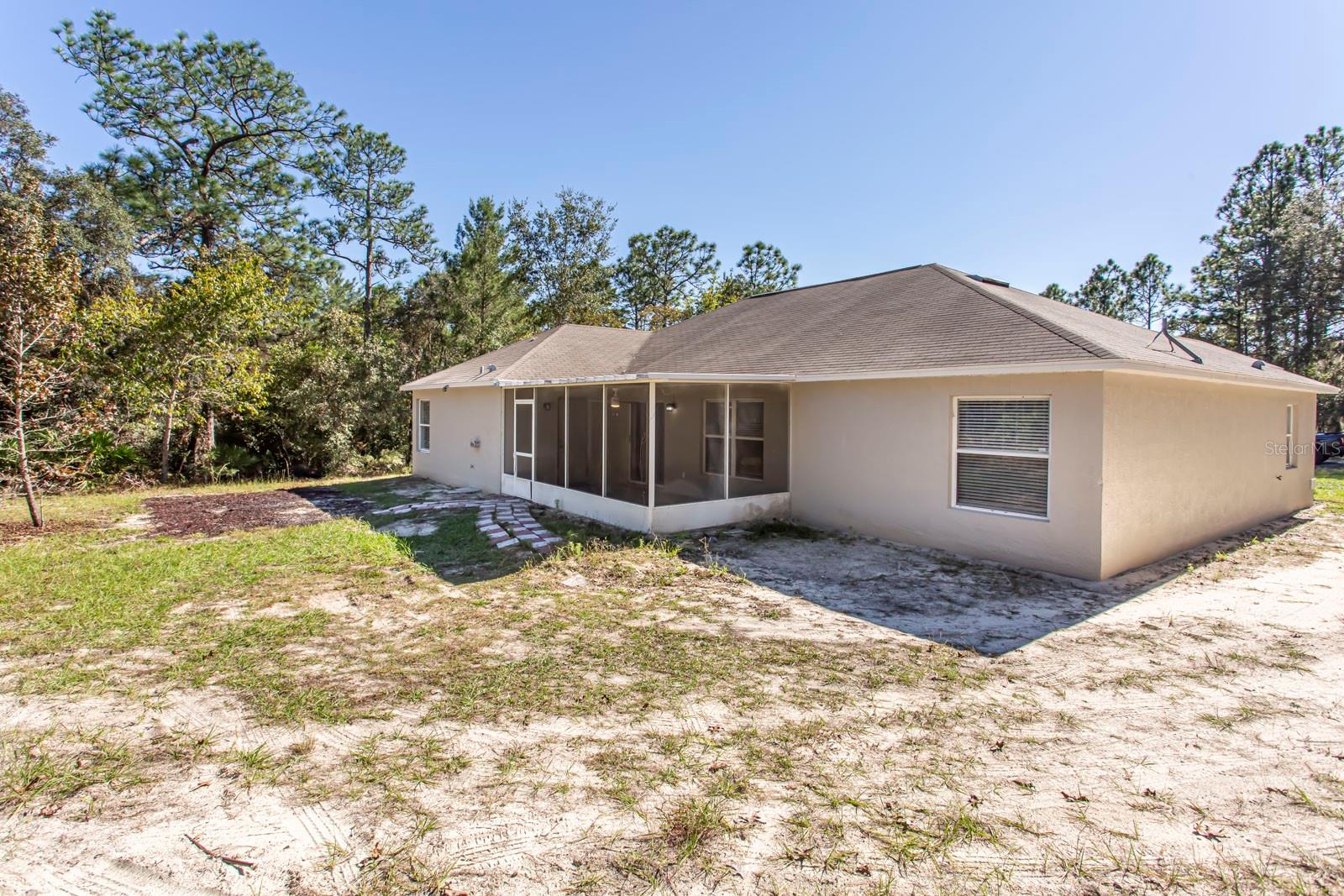 Listing photo id 32 for 5635 Matheson Drive