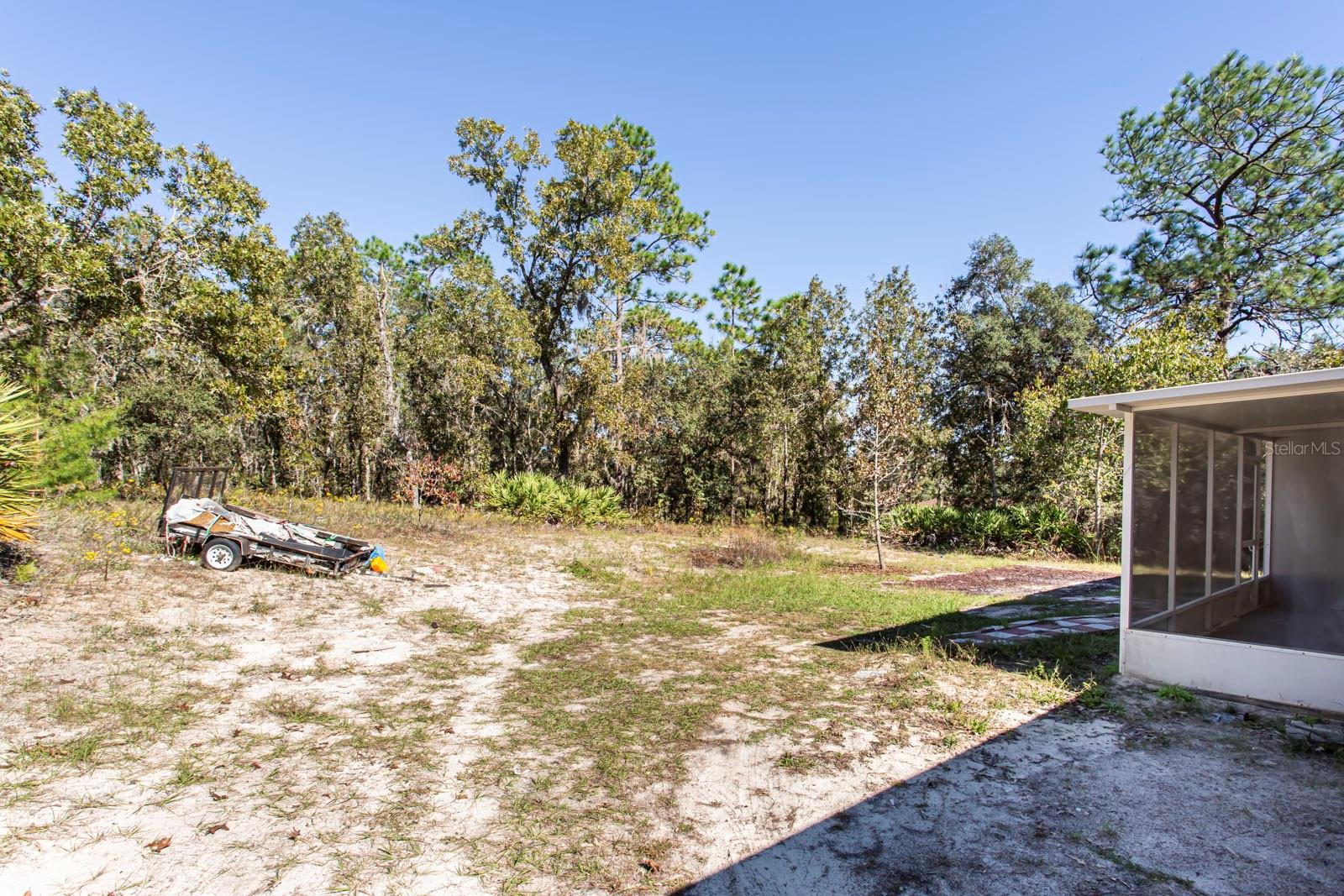 Listing photo id 33 for 5635 Matheson Drive