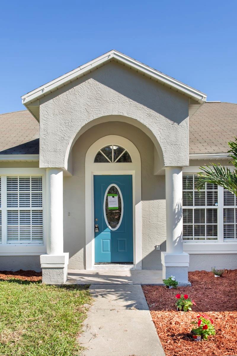 Listing photo id 2 for 5635 Matheson Drive