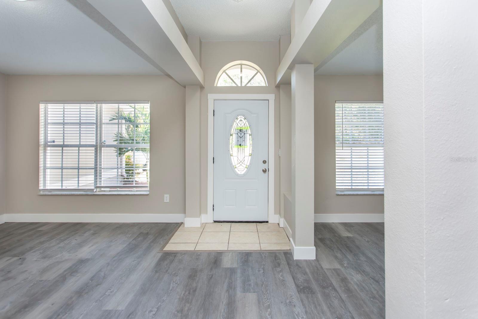 Listing photo id 3 for 5635 Matheson Drive