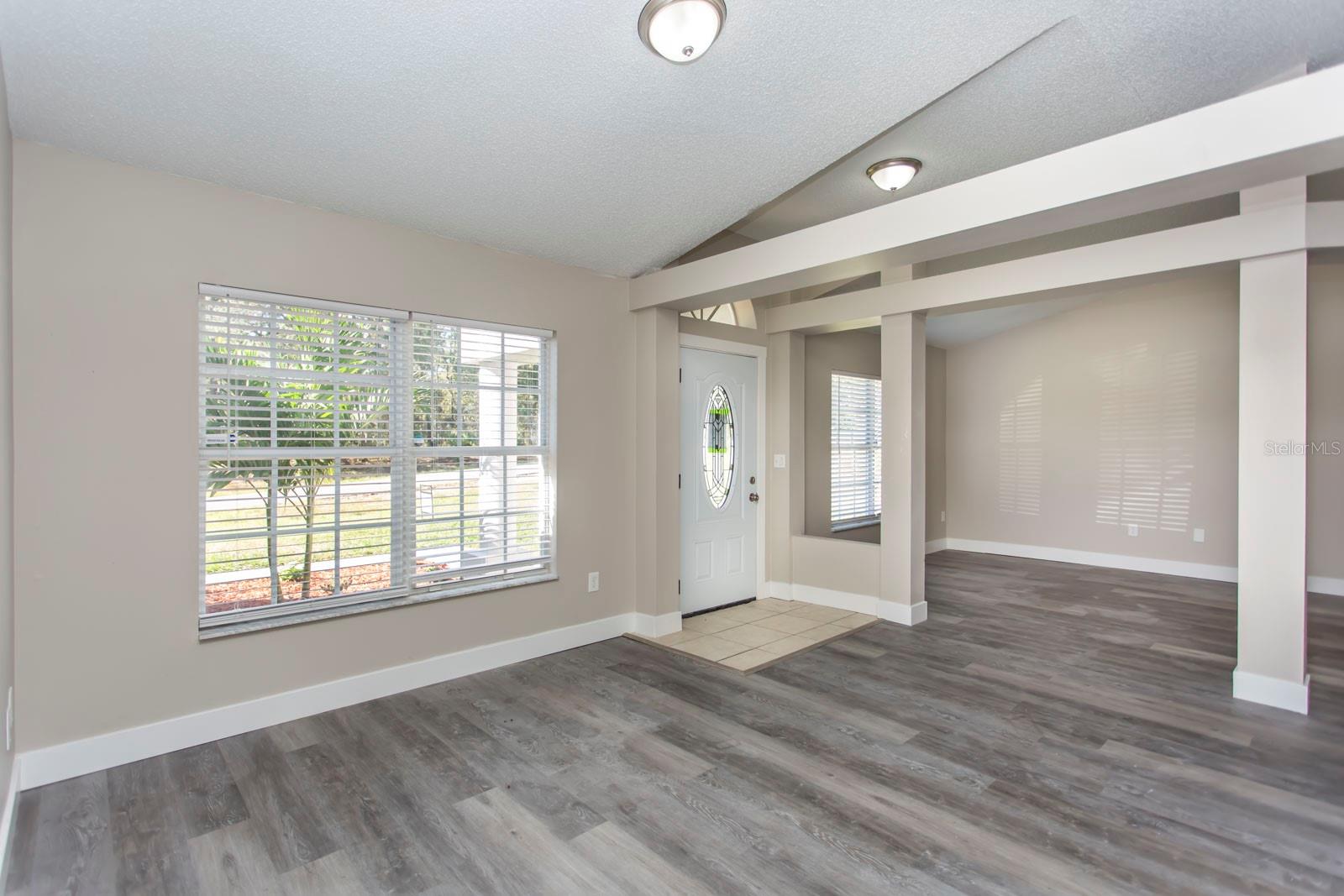 Listing photo id 5 for 5635 Matheson Drive