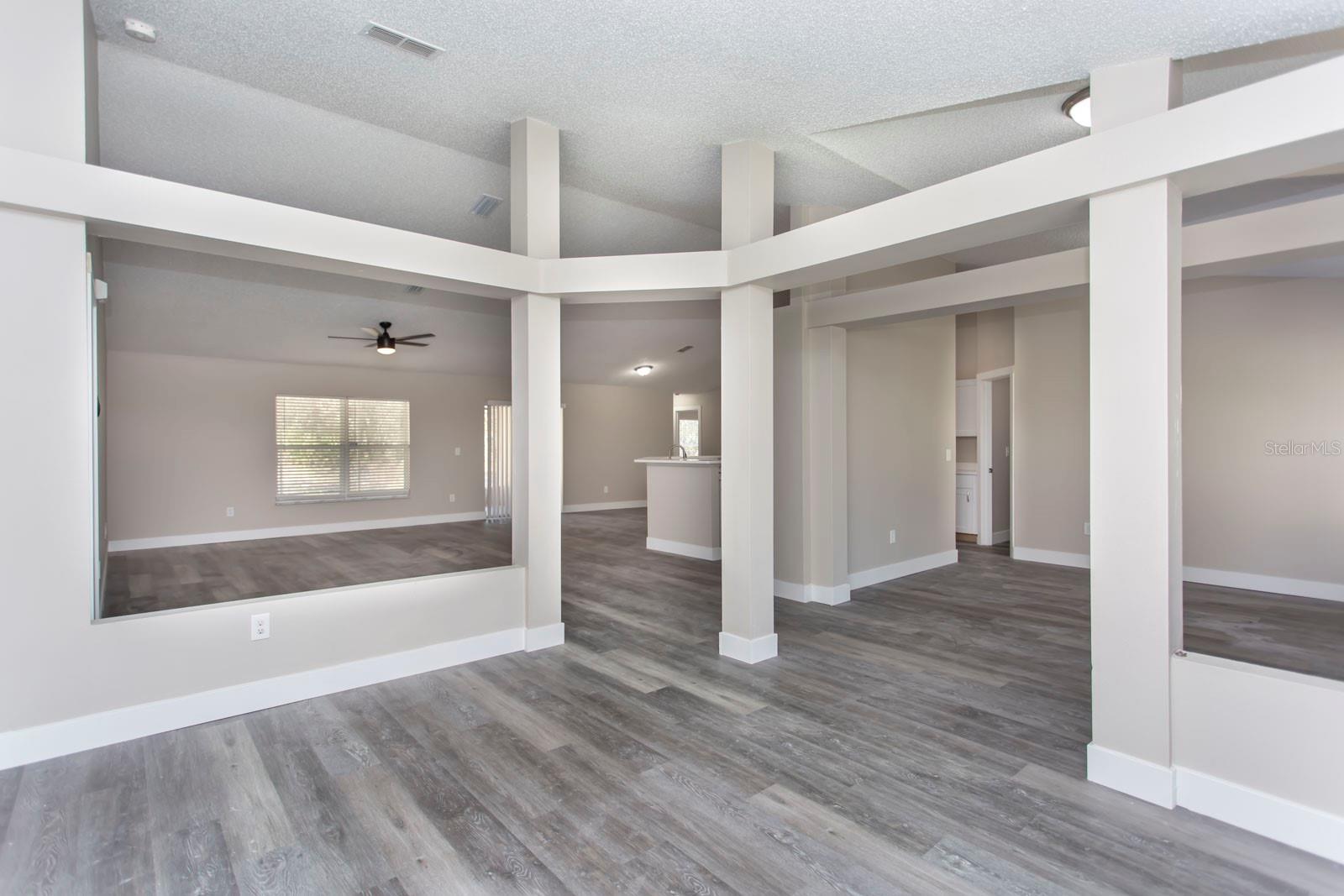 Listing photo id 6 for 5635 Matheson Drive