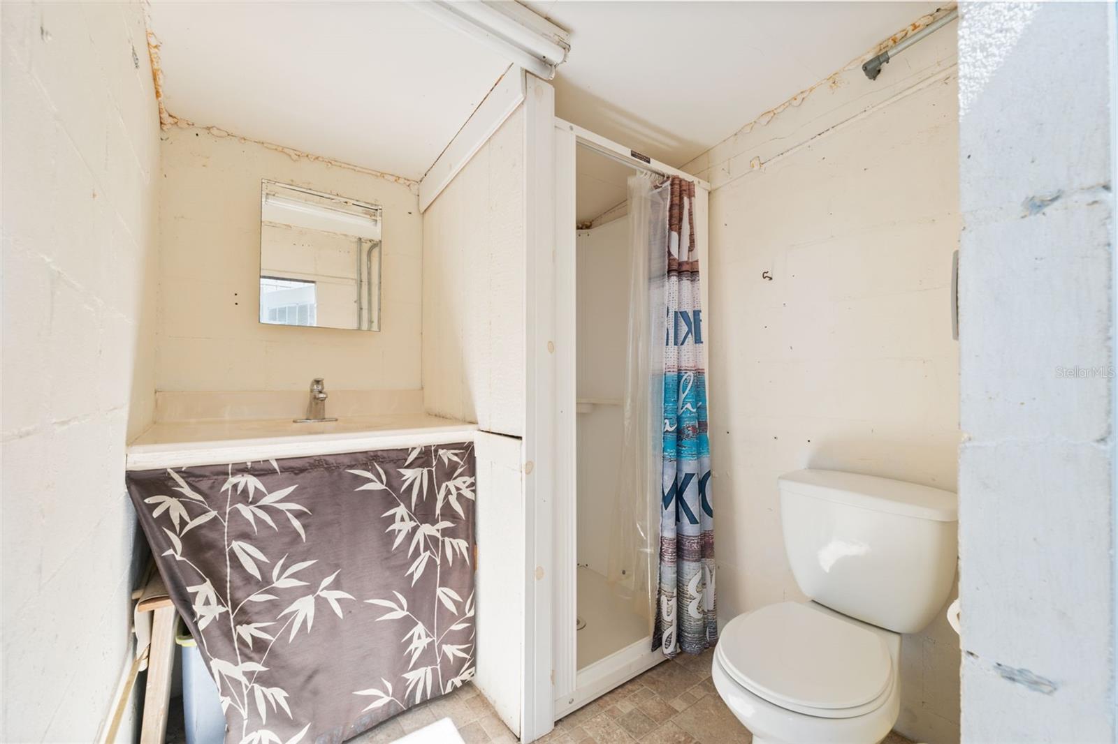 Listing photo id 10 for 7965 Riverbend Road