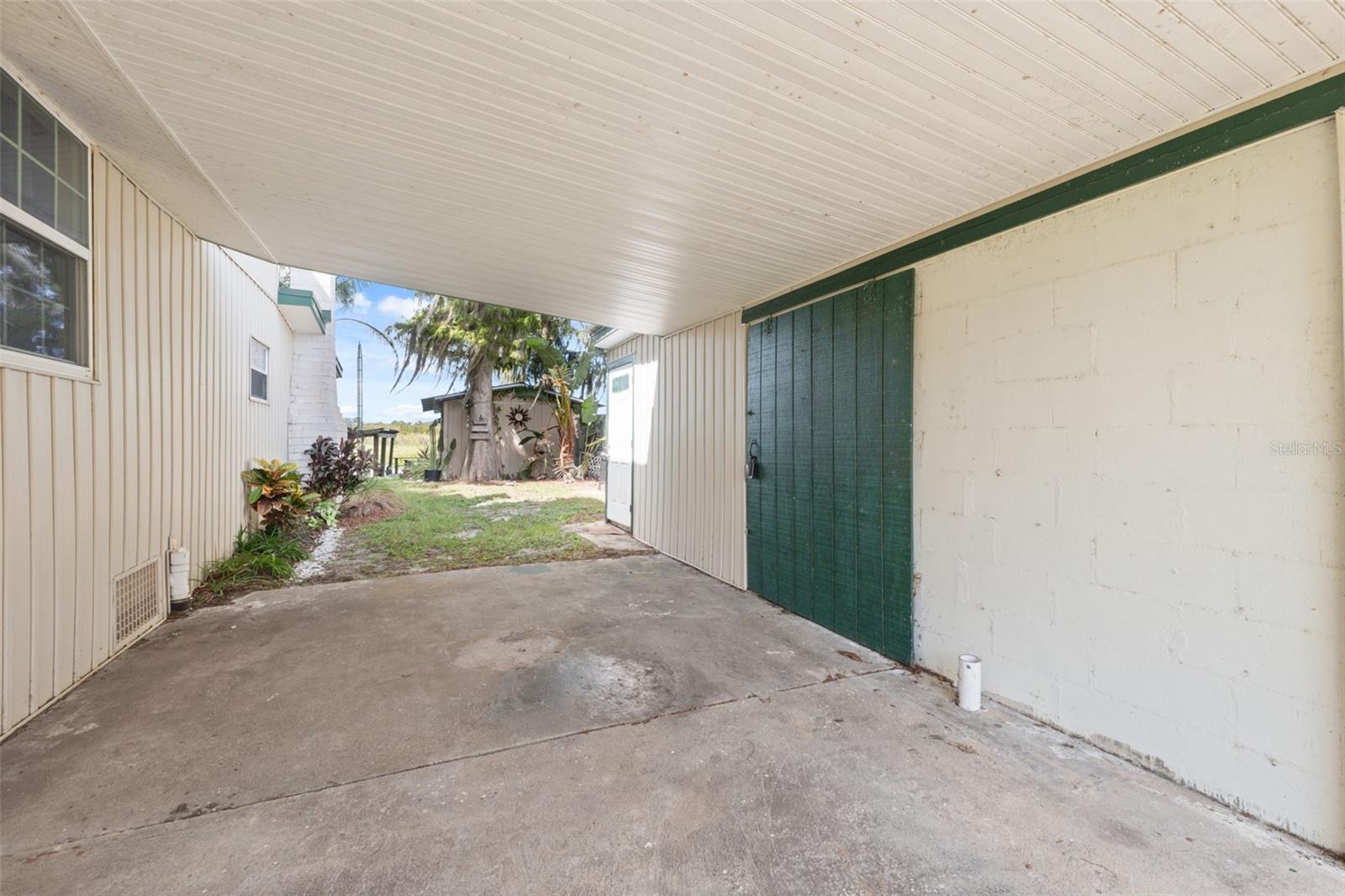 Listing photo id 16 for 7965 Riverbend Road
