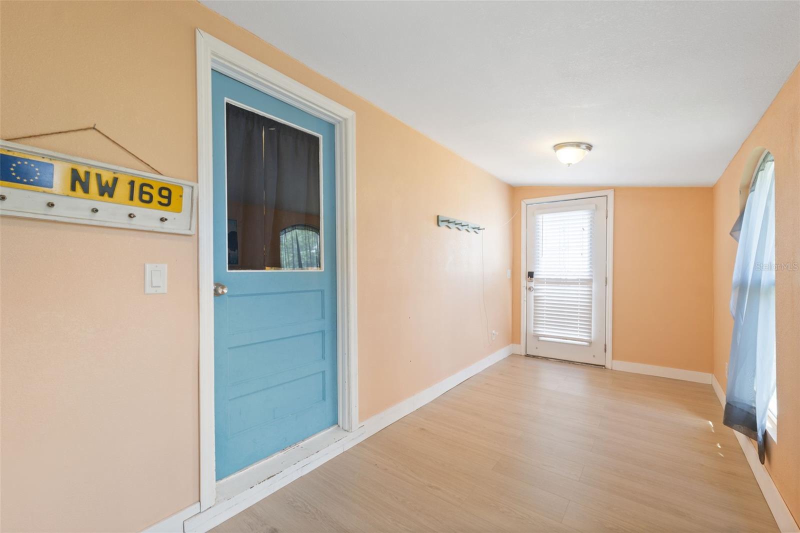 Listing photo id 17 for 7965 Riverbend Road