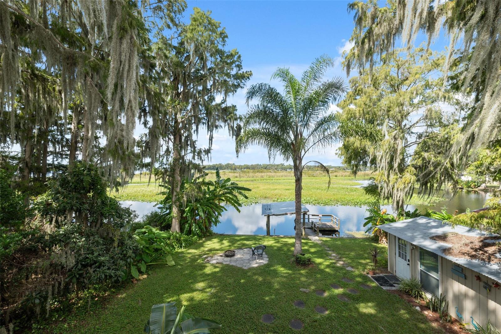 Listing photo id 0 for 7965 Riverbend Road