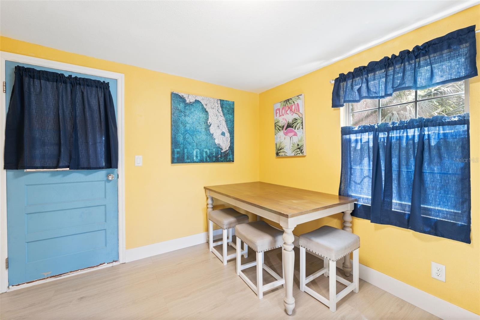 Listing photo id 20 for 7965 Riverbend Road