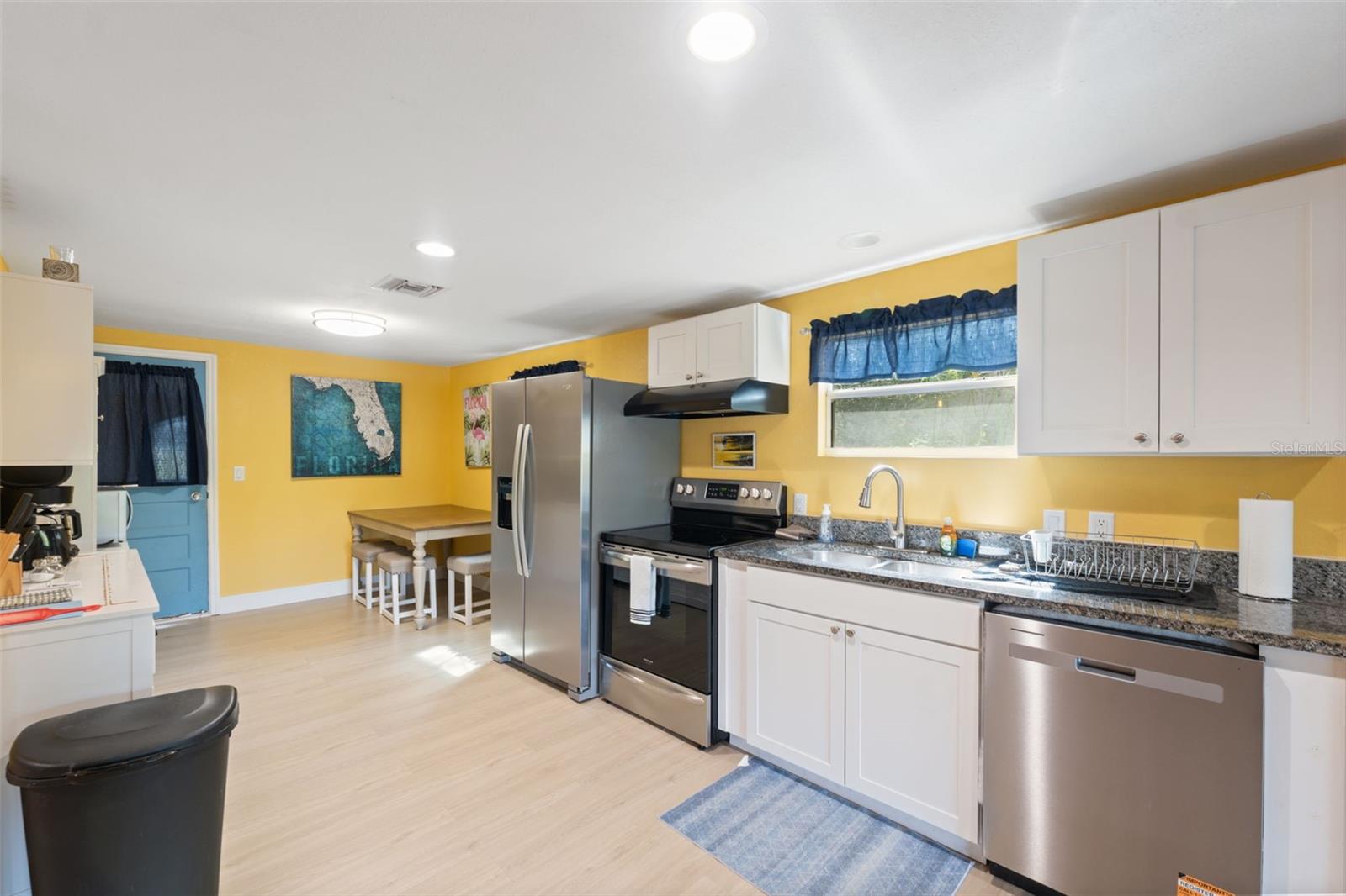 Listing photo id 21 for 7965 Riverbend Road