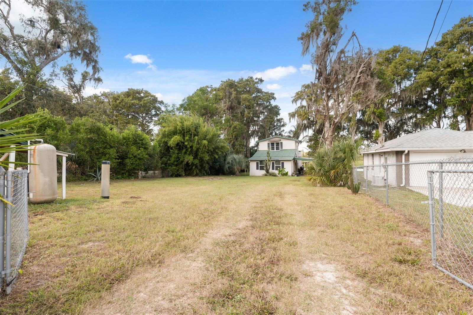 Listing photo id 22 for 7965 Riverbend Road