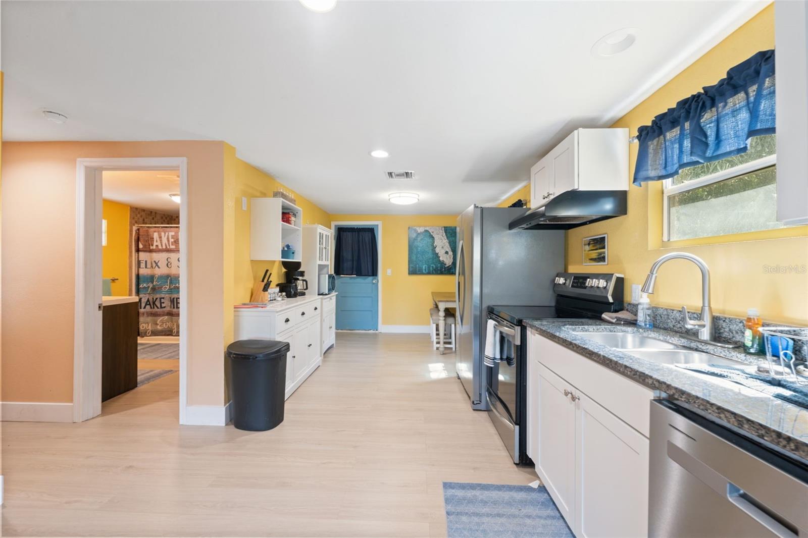 Listing photo id 24 for 7965 Riverbend Road