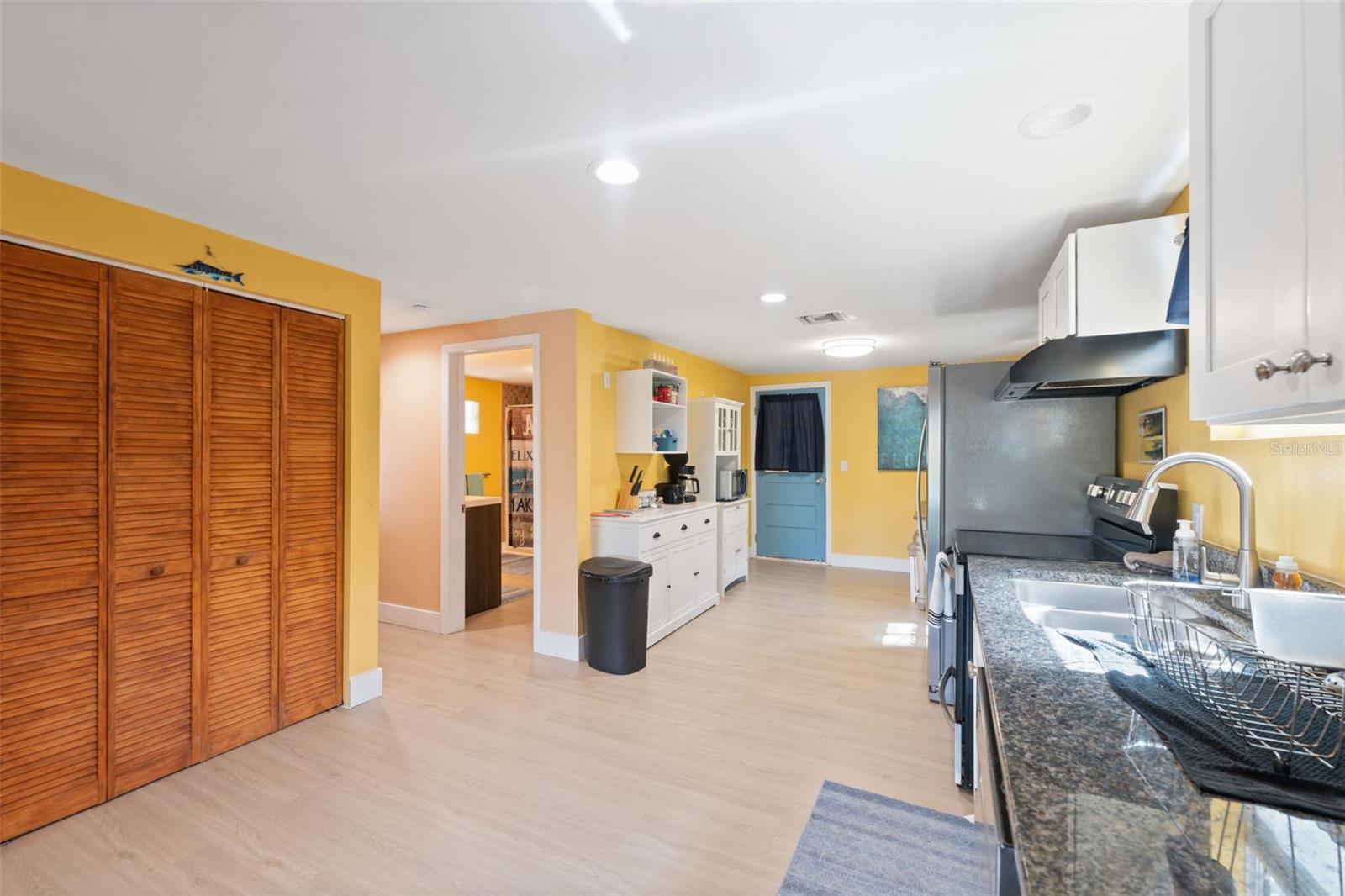 Listing photo id 25 for 7965 Riverbend Road