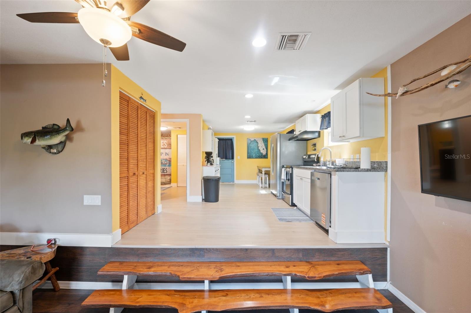 Listing photo id 26 for 7965 Riverbend Road